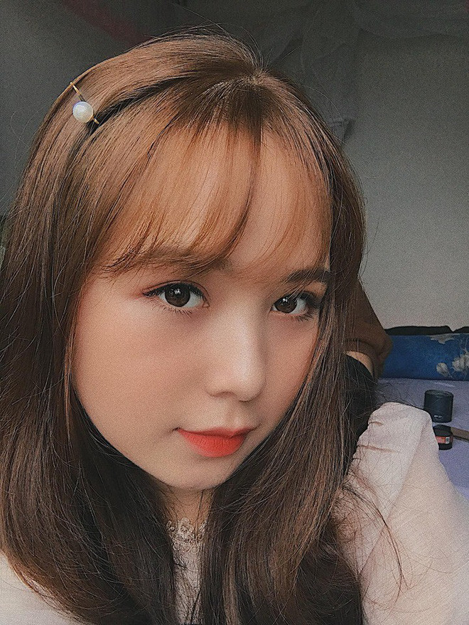 Bình thường cá tính, khi diện đồ "bánh bèo" cũng rất gì và này nọ.