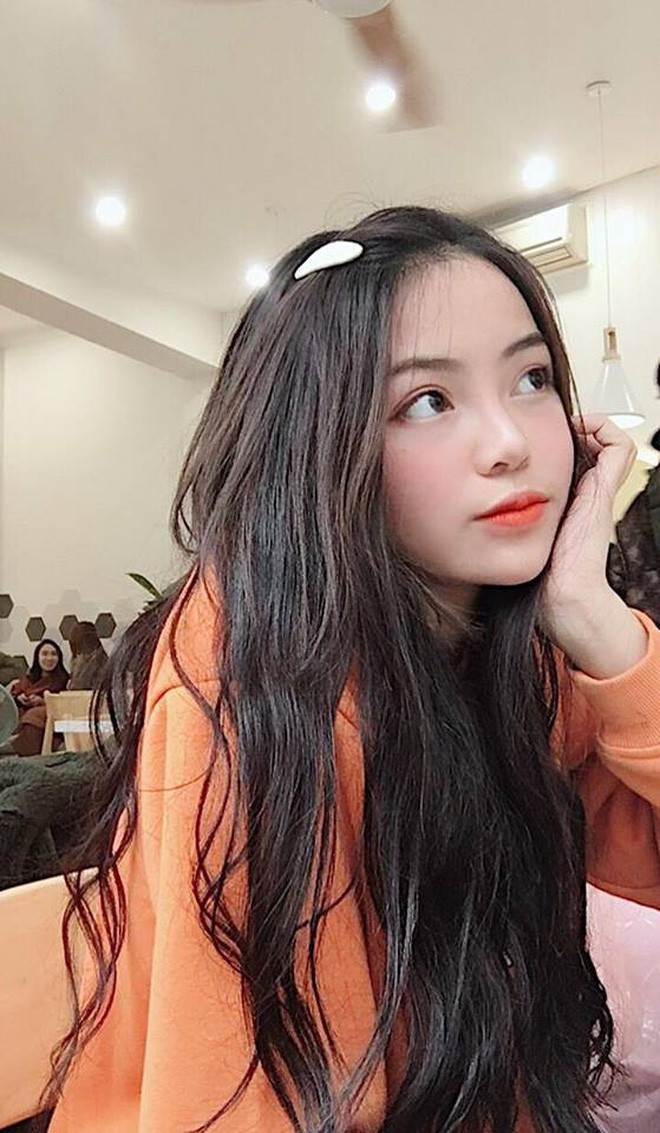 Có hội bạn thân là gái xinh thì vui phải biết, vừa có thể cùng nhau đi chơi, shopping, tán dóc lại quay sang chụp ảnh sống ảo hộ nhau. Nói đến đây khối người lại thầm ước mình có hội chị em bạn dì thân thiết để mỗi ngày trôi qua luôn ngập tràn tiếng cười.