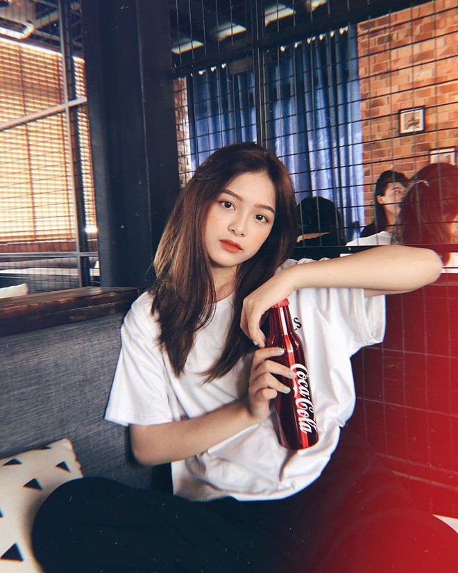 Cùng sinh năm 1999 nhưng được biết, Thu Hiền và hai bạn Hải Yến và Lưu Bạch Tuyết đã chơi thân với nhau từ những năm cấp 2.