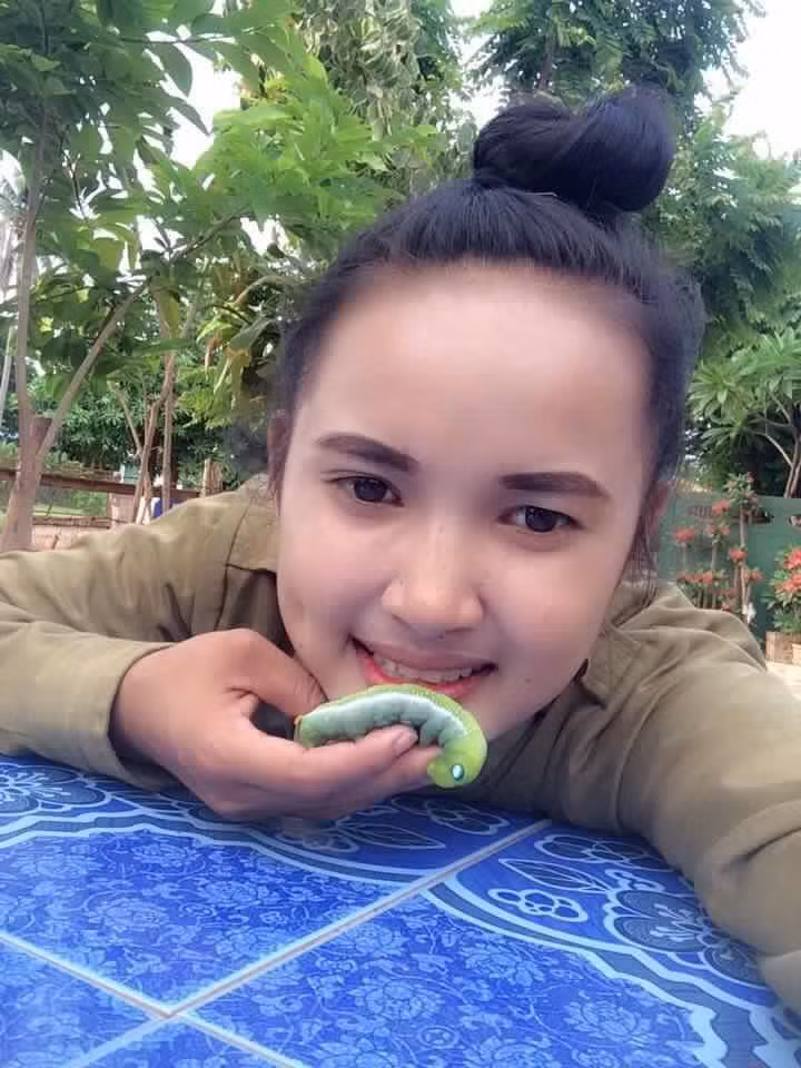 Những hình ảnh khoe thú chơi lạ thường khiến cô nàng xinh đẹp bỗng nhiên được nhiều người biết đến. Ảnh: Facebook.