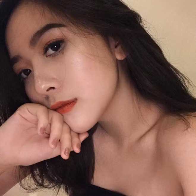 Tùng Linh tâm sự rằng để có ngoại hình ưa nhìn, cô phải giữ gìn và tập luyện khá nhiều. Trước đây, nữ sinh từng có giai đoạn rất mập, tự ti về cơ thể.