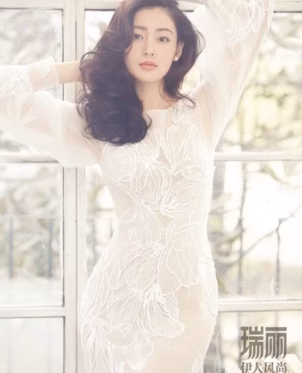 Thần thái bay bổng của Trương Thiên Ái rất phù hợp với các vai diễn trong phim ngôn tình.