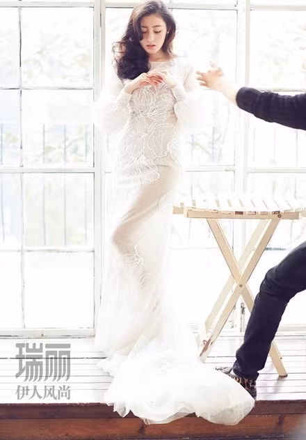 Trước những scandal, Trương Thiên Ái cho biết chỉ chuyên tâm diễn xuất và im lặng trước những lời đồn.