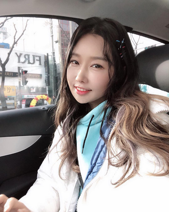 Mới đây trên MXH, nữ nha sĩ Hàn Quốc có tên Lee Su Jin đã khiến không ít người phải đứng ngồi không yên vì nhan sắc của mình.