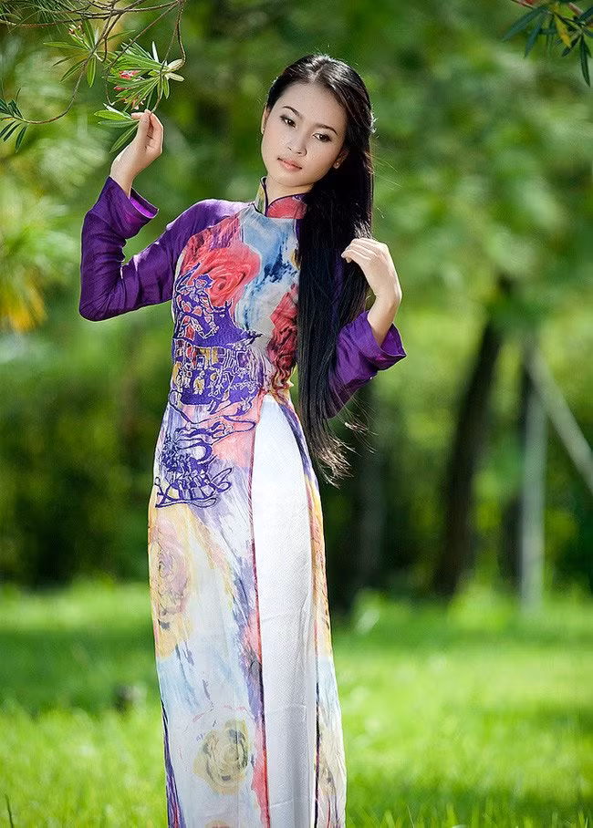 Na Uy tốt nghiệp trường Đại học Kinh tế Huế và đã lên xe hoa cùng chú rể Phước Danh năm 2014.