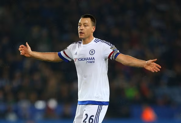 Nếu ông chủ Roman Abramovich cần một người hiểu rõ nội tình Chelsea, John Terry là ứng cử viên sáng giá. Xét về tầm ảnh hưởng trong phòng thay đồ, trung vệ đội trưởng 35 tuổi cũng được các đồng đội rất kính nể. Tuy nhiên, kinh nghiệm trên băng ghế huấn luyện chính là điểm yếu lớn nhất của Terry.