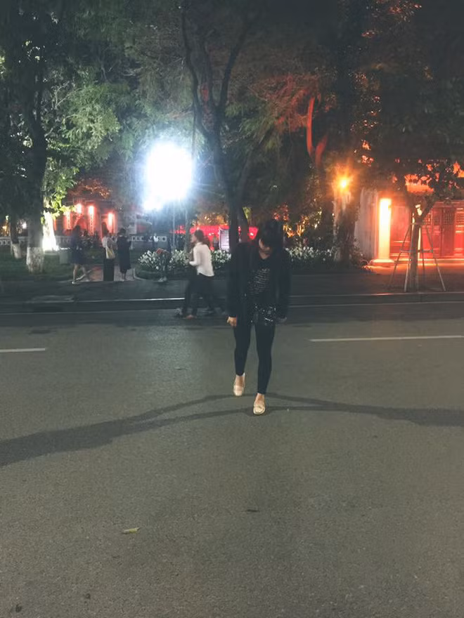 Chưa kịp ngẩng mặt lên đã bấm máy quả là người chụp không có tâm nhất Vịnh Bắc Bộ.