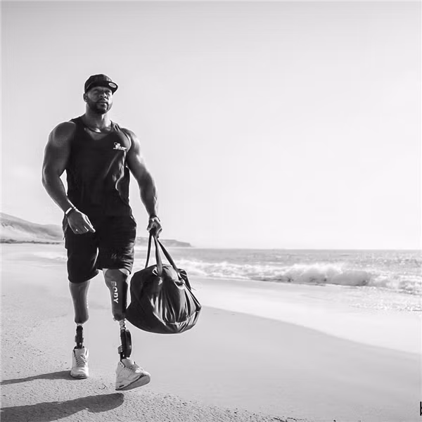 Nhớ lại thời gian đầu mới tập luyện thể hình, Edgard chia sẻ trên trang cá nhân rằng anh chỉ có thể tập những bài đơn giản. Nhưng ý thức được sự thiếu thốn hình thể so với người khác, chàng trai trẻ bản lĩnh đã tăng cường độ bài tập để quyết nuôi ước mơ thay đổi cuộc đời.