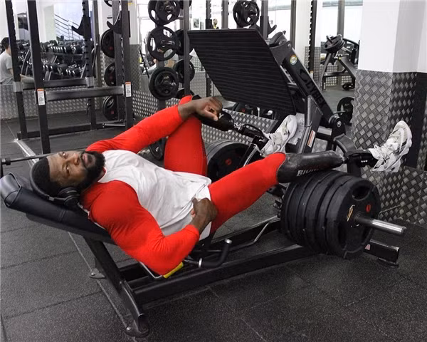 Sau một thời gian tập luyện, thành công đã đến với Edgard khi vinh dự giành chức vô địch xe lăn thể hình của châu Âu. Sau thành công tại giải đấu này, anh chàng HLV thể hình tàn tật được biết đến nhiều hơn và nhận được rất nhiều lời mời chụp ảnh quảng cáo.