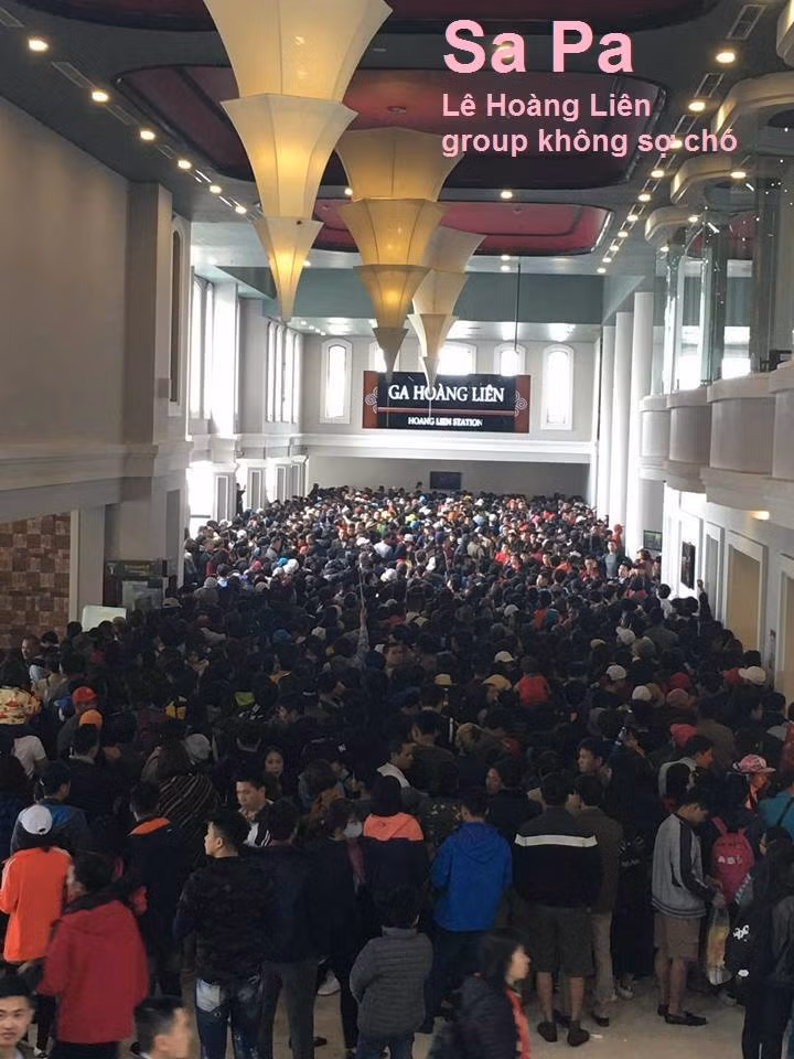 Cũng tại một số địa điểm khác như Vũng Tàu, Sapa hay Đà Lạt, tình hình ùn ứ và đông đúc cũng xảy ra bởi dòng người du lịch đổ dồn về.