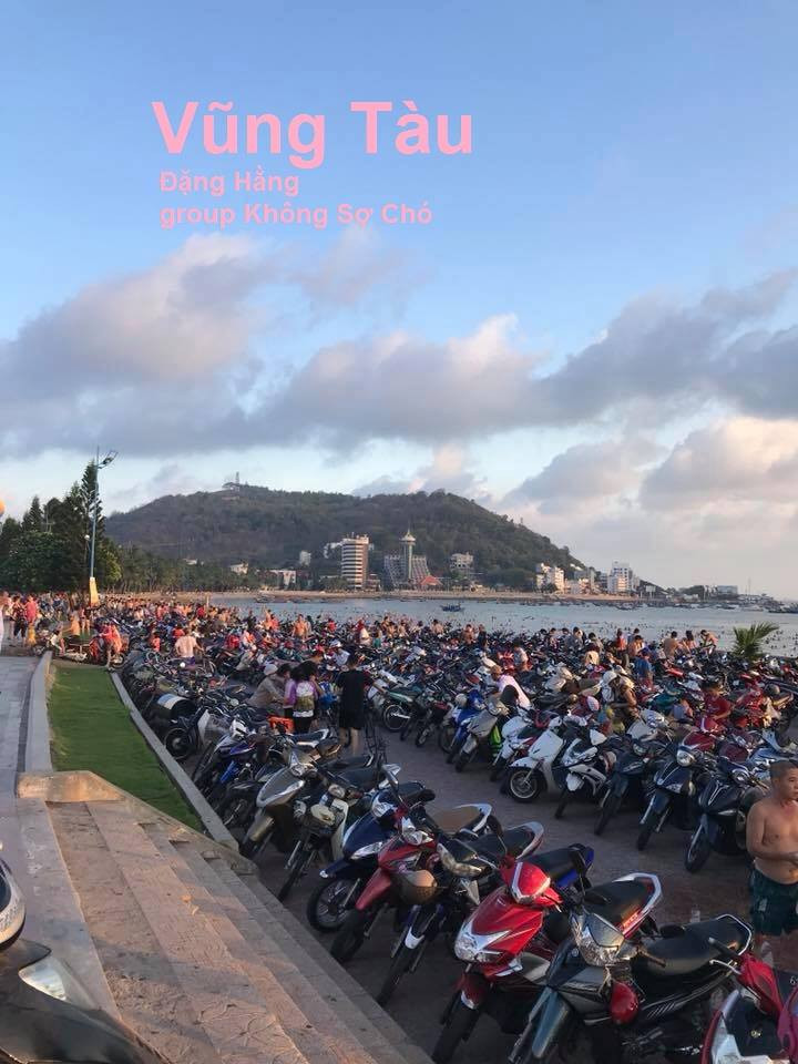 Còn nickname Vũ Hải Quân (Cầu Giấy, Hà Nội) cập nhật tình hình trên fanpage Oto Fun nhận xét: "Tôi phải mất hơn một tiếng đồng hồ để lên đến đây. Không nghĩ rằng đường lên trên này lại trơn và nguy hiểm như vậy.