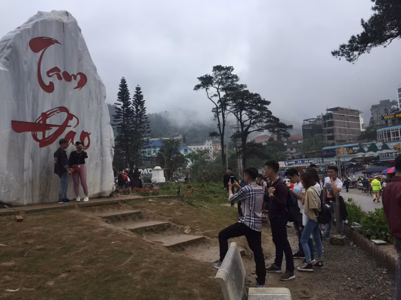 Nickname Hoàng Văn Duy (Phương Đình, Đan Phượng, Hà Nội) chia sẻ: "Tranh thủ kỳ nghỉ lễ, tôi cùng các bạn có dự định lên Tam Đảo khoảng 2 ngày. Tuy đường đi có chút khó khăn nhưng cũng là một trải nghiệm đáng nhớ".