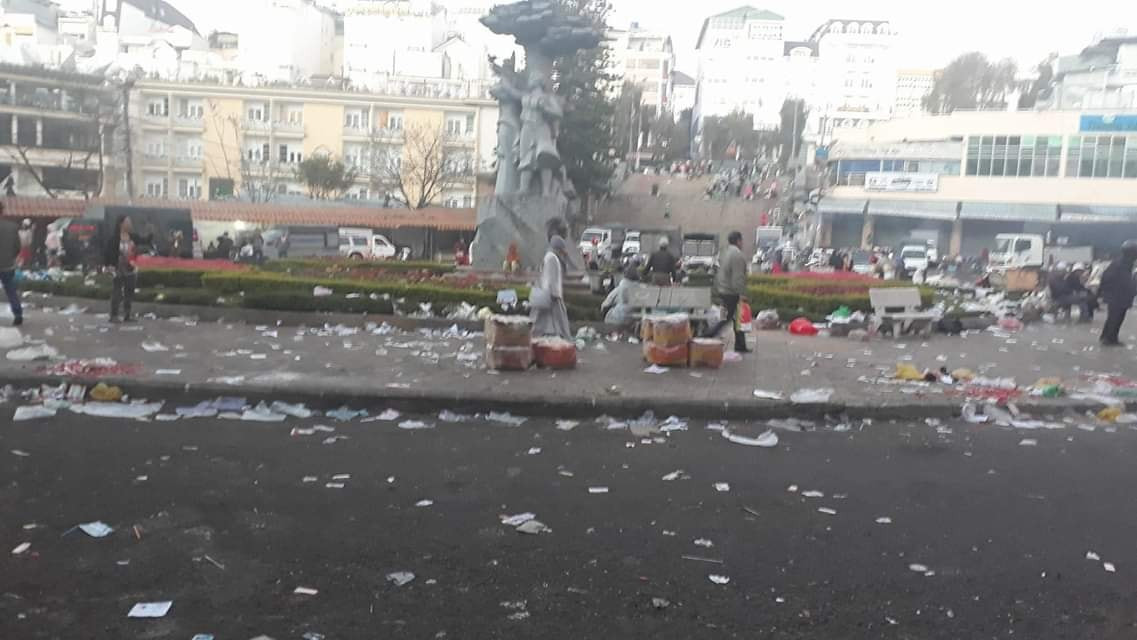 Việc thu hút được khách du lịch là điều tốt nhưng hậu quả để lại cho Đà Lạt đó là lượng rác thải được xả ra rất nhiều.