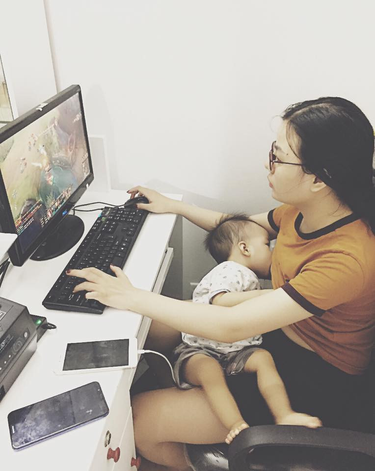 Trong khi các bà mẹ đang kêu trời vì bận với những đứa con thì các ông chồng đã chia sẻ bức ảnh sự thật khiến nhiều dân mạng chỉ biết ôm bụng cười.