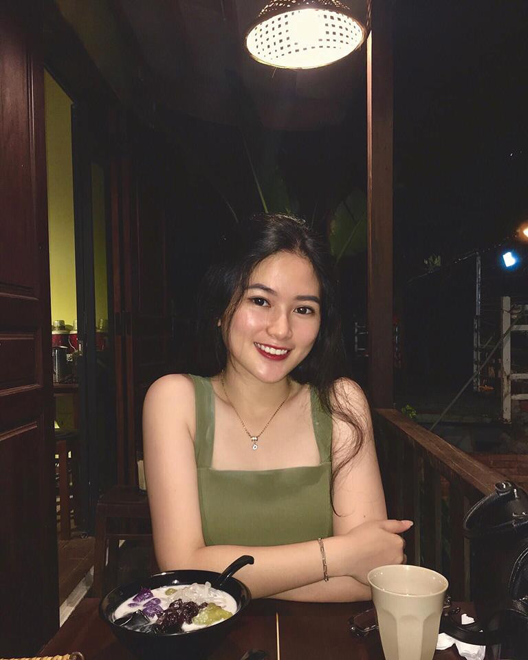 Trong suốt 11 năm học, năm nào cô gái sinh năm 2002 cũng đạt danh hiệu học sinh giỏi. Trong đó, điểm tổng kết ở hai môn Tiếng anh và Ngữ văn trong năm học vừa qua là 9.2 và 8.4.