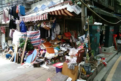 Với cô Ngũ, dường như chỉ có việc nhặt rác mới có thể giúp cô quên đi nỗi đau mất chồng.