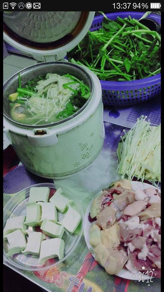 Những sáng tạo bá đạo trong việc sử dụng nồi cơm điện cùng những đồ gia dụng khác để chế biến ra món ăn ngon của đời sinh viên khiến nhiều người phải "há hốc miệng" ngưỡng mộ.