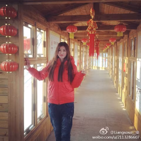 Sau khi tốt nghiệp, Thiên Vân được tuyển thẳng vào đội tuyển bóng rổ quốc gia, đồng thời theo học tại trường đại học thể dục thể thao Bắc Kinh. Sau khi hoàn thành các khóa học, cô nàng cao gần 2 mét đã lên xe hoa cùng anh chàng thầy giáo trẻ tuổi Vương Kim Bảo.