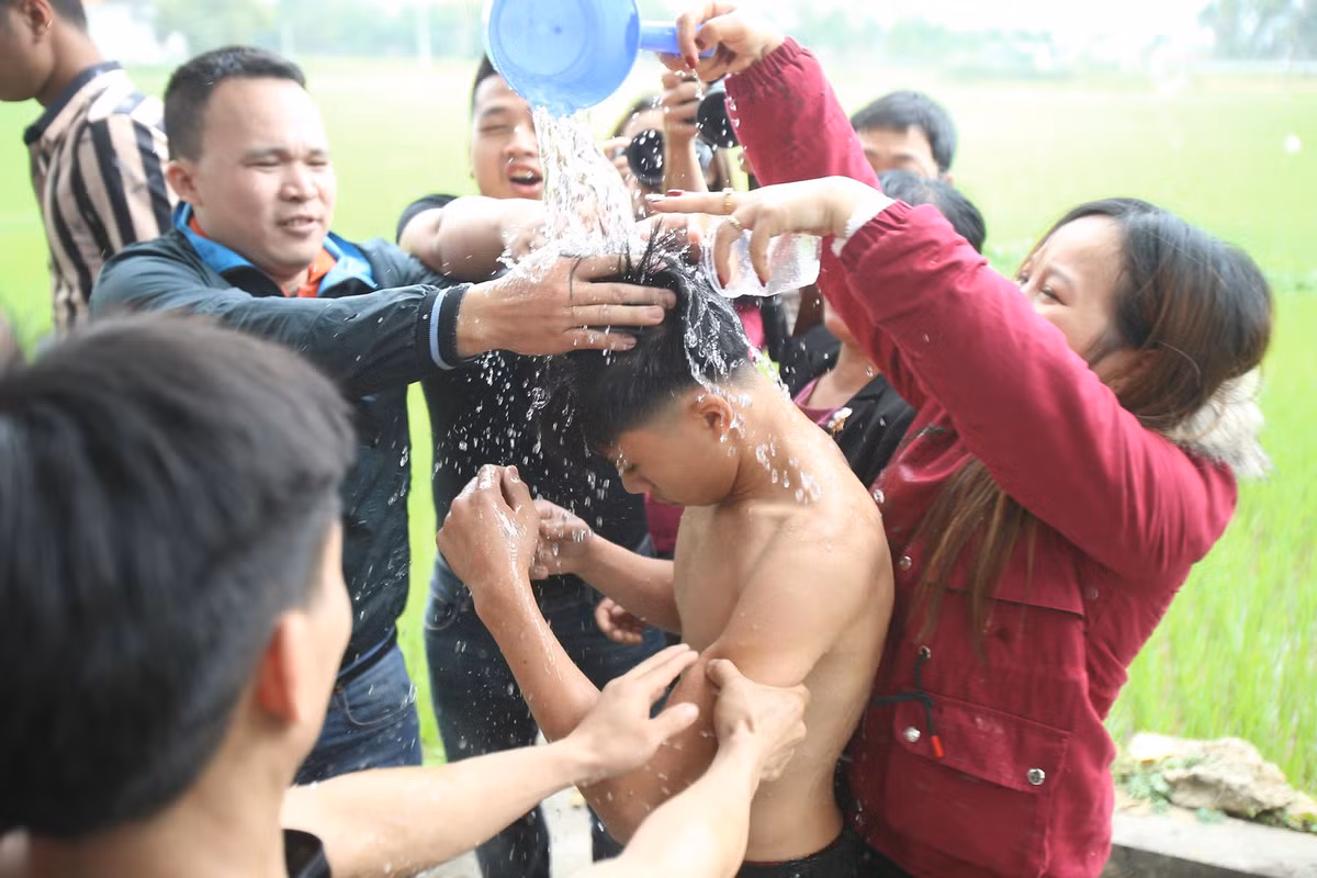 Sáng 12/2 (mùng 8 tháng Giêng), lễ hội Đúc Bụt tại thôn Phù Liễn, xã Đồng Tĩnh, huyện Tam Dương (Vĩnh Phúc) với màn cướp chiếu thiêng được rất nhiều người mong đợi diễn ra.