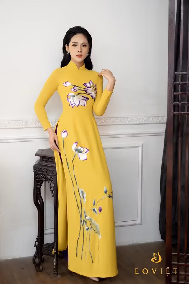 Trước khi đến với Miss World Việt Nam 2019, Huyền Trang từng đoạt danh hiệu Á hoàng Trang sức Việt Nam, Top 5 Hoa hậu Đại dương Việt Nam 2017, Người đẹp ảnh Hoa hậu biển Việt Nam 2016, Người đẹp phong cách Người đẹp Hạ Long 2016 và Hoa hậu Bản sắc Việt toàn cầu 2019.