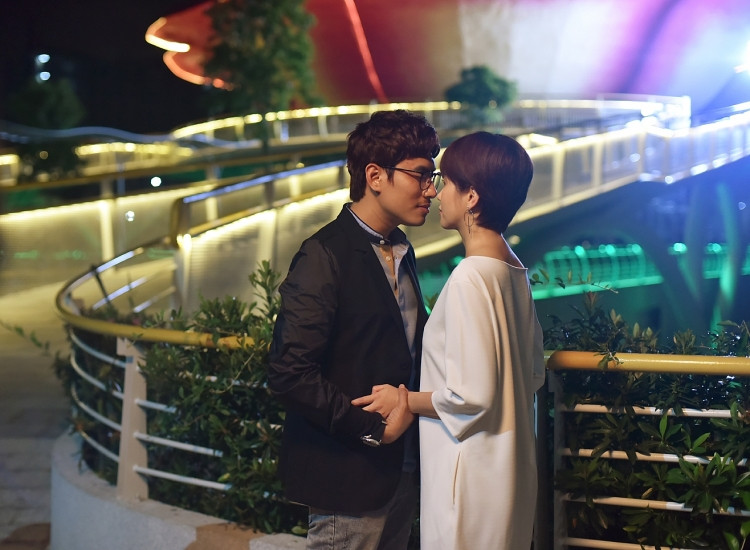 Nickname Thiên Hà bình luận: "Chính An là người đưa ra quan điểm về người thứ ba. Lúc đó tôi rất thích nhưng bây giờ chẳng hiểu sao, cô ấy lại đóng vai "con giáp thứ 13" để đi phá vỡ hạnh phúc của người khác. Đúng là thời gian khiến con người có thể thay đổi là có thật".