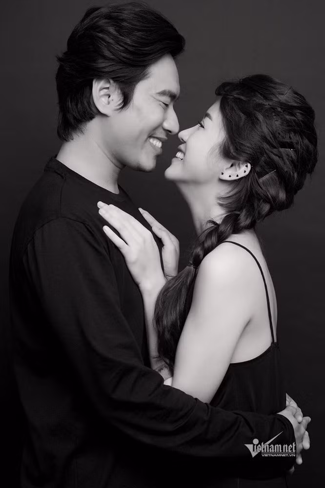 Cụ thể, vlog nói về chủ đề "Người thứ ba" được chính vlogger An Nguy đăng tải trên blog cá nhân của mình cách đây ba năm. Nó thực sự hot khi có quan điểm cho rằng, tại sao cô nàng này từng nói ra rất nhiều "triết lý" về người thứ ba nhưng suy nghĩ, hành động của cô khác hẳn những gì đã nói trong vlog.