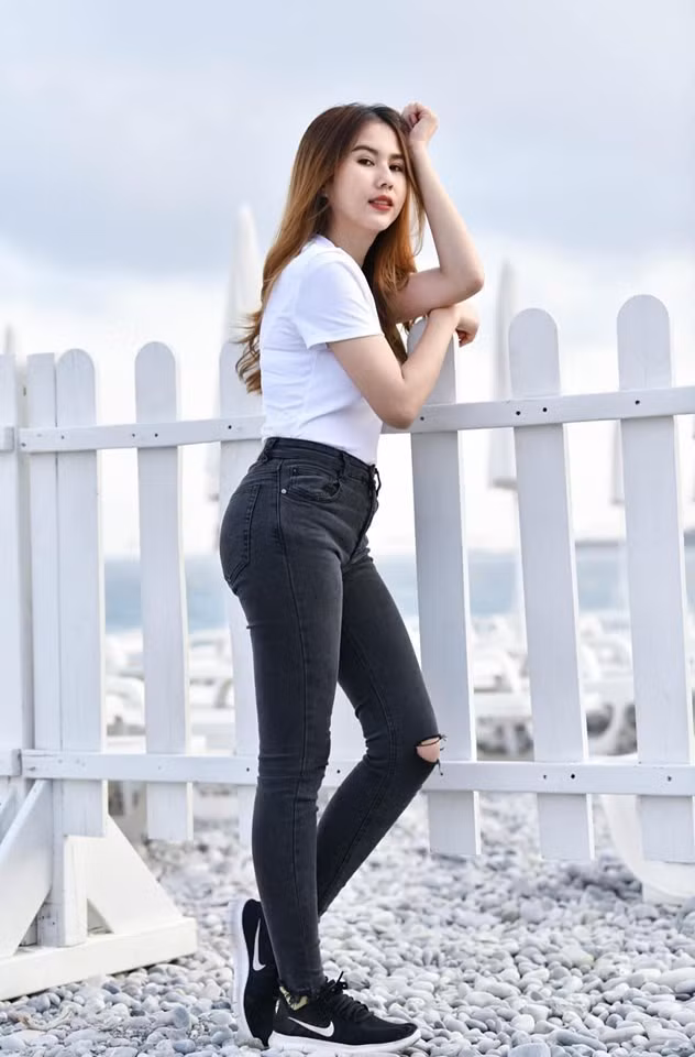 Ngoài vai trò phóng viên, Pia cũng được một số nhãn hàng mời làm mẫu ảnh và tham gia diễn xuất.