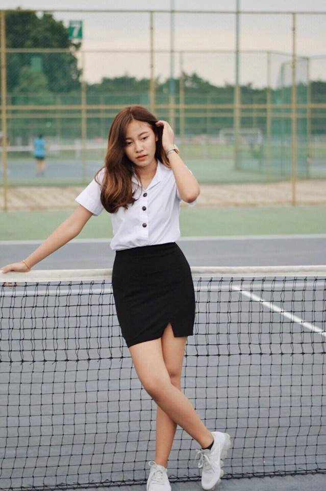 Aor Sureeporn chiếm được cảm tình của người hâm mộ do nhiều lần dành những lời khen có cánh cho đội tuyển Việt Nam. Cô tiết lộ sẽ đến Việt Nam tác nghiệp kết hợp với đi du lịch vào tháng 11 năm nay.