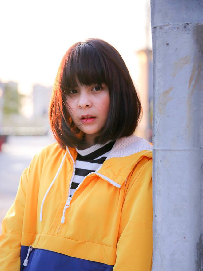 Kiaopoon tốt nghiệp chuyên ngành Báo chí tại Đại học Bangkok (Thái Lan). Hot girl làng báo được yêu mến nhờ vóc dáng nhỏ bé, nụ cười rạng rỡ và gương mặt xinh xắn.