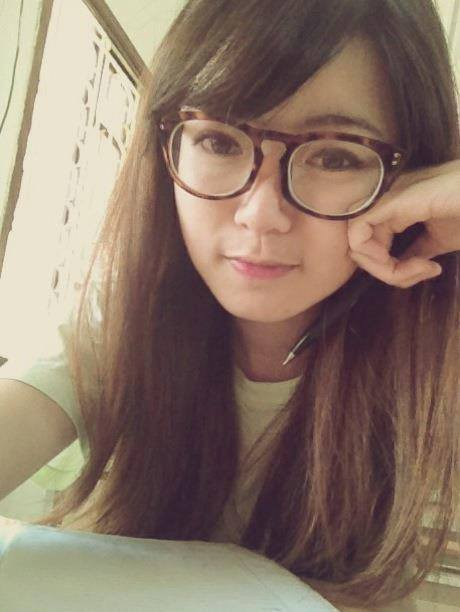 Mái tóc đang ngắn bất ngờ dài trong thời gian ngắn khiến nhiều fan nghi ngờ cô nàng đã đi nối tóc để làm thay đổi hình ảnh của mình. Ảnh: FBNV.