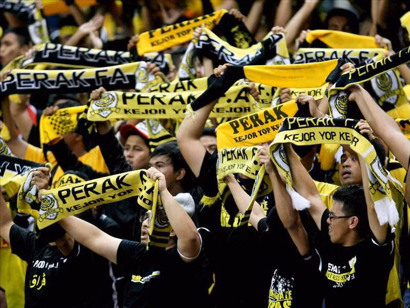 Sân Perak của CLB Perak, địa chỉ tại thành phố Ipoh của Malaysia. SVĐ Perak có sức chứa 44.000 chỗ ngồi và trung bình mỗi trận đấu tại SVĐ này có khoảng 13.500 khán giả tới cổ vũ.