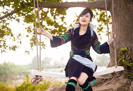 Bộ ảnh của hot girl trường báo khiến nhiều người liên tưởng đến nhân vật Mị trong tác phẩm văn học Vợ chồng A Phủ của nhà văn Tô Hoài.