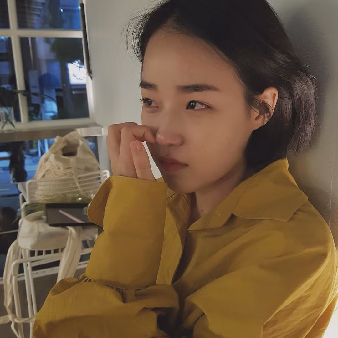 Mái tóc có phần cá tính kết hợp với nhan sắc xinh xắn làm Jeon So Ni vừa dễ thương lại vừa có phần khác biệt.