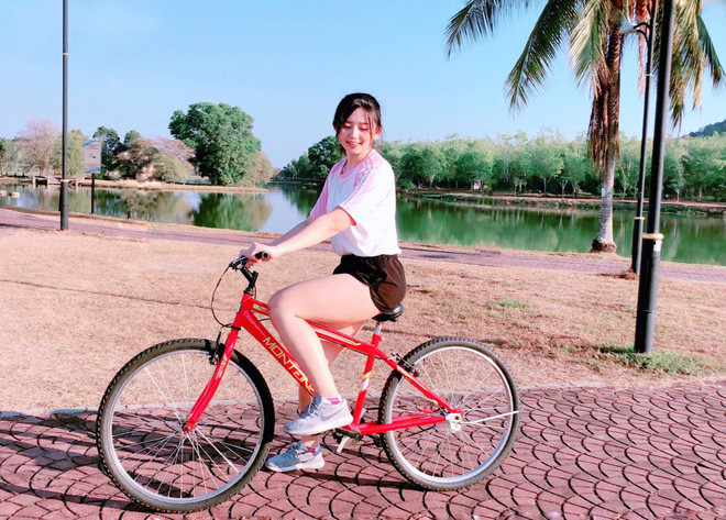 Bước ngoặt chỉ xuất hiện khi cô nàng bị crush từ chối, dù rằng lý do người ấy đưa ra chỉ là cả hai không hợp. Vậy là Ying quyết tâm thay đổi.