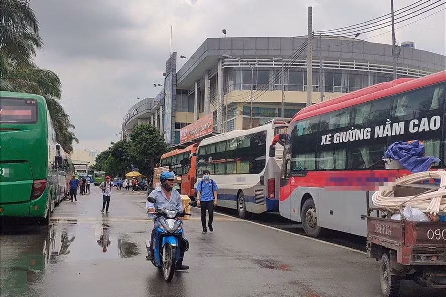 Ben xe mien Dong: Bong nhien “bieu khong” nua ti dong