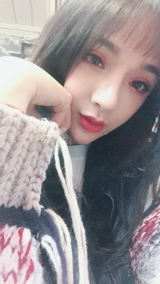 Không có được tình cảm của bố mẹ đã đành, Đào Anh cũng không ít lần bị bố lôi ra đánh vì lý do cô giáo phàn nàn "đứa con trai" của ông ở lớp: "Con trai không ra con trai, con gái không ra con gái".