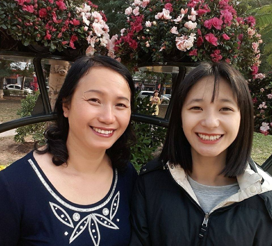 Còn nickname Minh Tú chia sẻ rằng: "Cố lên bạn ơi! tóc mái nhanh dài lắm nên không phải lo lắng. Nhìn cũng đẹp mà đâu đến nỗi nào đâu. Lạ lắm à nha".