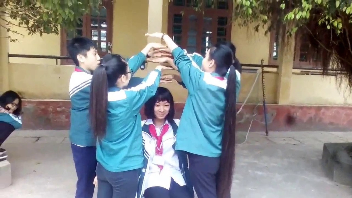 Trào lưu này cũng được giới trẻ Việt Nam đón nhận và đặt cho nó một cái tên: Khiêng ma. Các clip tương tự đã xuất hiện, với đủ mọi sự kì bí, rùng rợn. Không ai thật sự tìm hiểu logic phía sau trò này, mà các bạn trẻ luôn mang yếu tố tâm linh vào các clip.