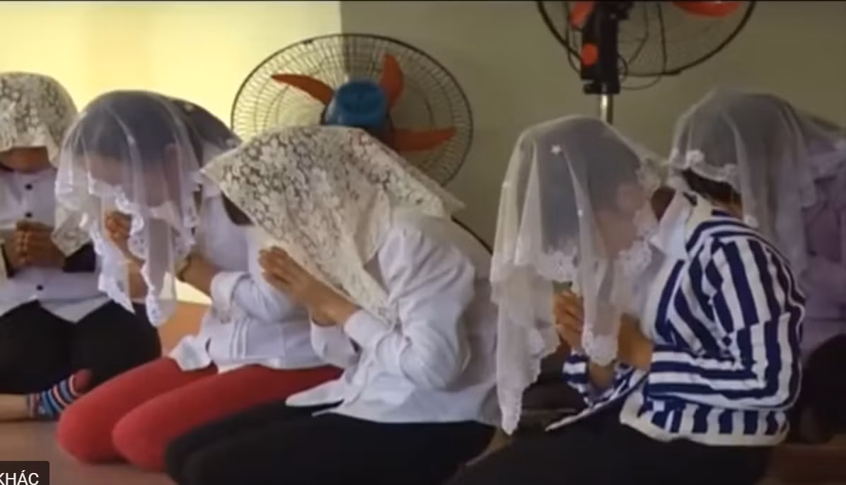 Những người mê tín này truyền đạo cho những người tham gia qua hình thức đọc kinh. Đồng thời, họ yêu cầu những người gia nhập hội này phải đóng góp kinh phí để hội hoạt động. Thời gian hoạt động là tất cả các ngày trong tuần, bắt đầu từ 8h đến 21h.