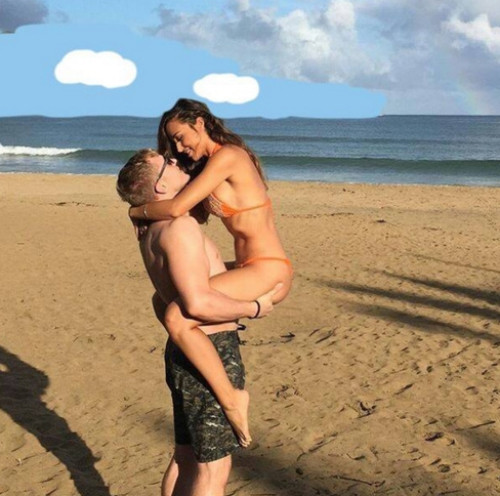 Lời thỉnh cầu của cặp tình nhân người Mỹ nhanh chóng được các "thánh chế ảnh" trợ giúp với 101 kiểu khác nhau, trong đó có nhiều ảnh chính chủ nhân bị "chơi đểu" không thương tiếc.