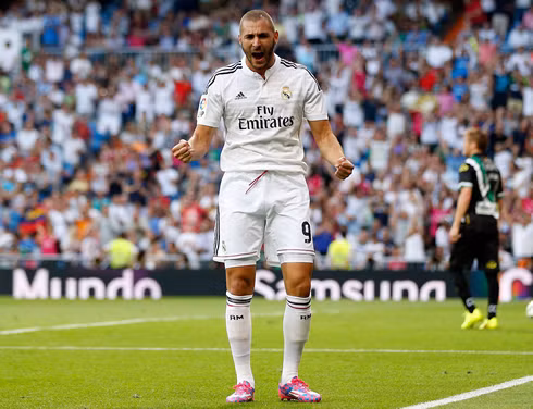 Karim Benzema đang có những ngày tháng khó khăn tại Real Madrid. Bên cạnh phong độ sa sút thì những chuyện bên lề khiến cho Karim Benzema càng nhạt nhòa trong màu áo đội bóng chủ sân Santiago Bernabeu.