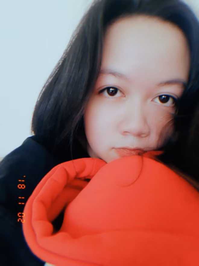 Trán dô đã đáng sợ, lại còn bonus thêm khoản tóc bò liếm, xoáy nọ xoáy kia nữa thì xin chúc mừng, phận làm con gái của bạn gian truân.