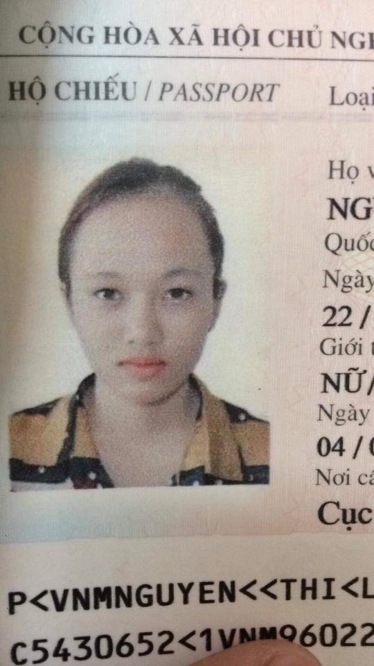 Nickname Phan Hằng chia sẻ với bức ảnh của mình: "Nhiều lúc cứ phải che đi cái trán đến mệt mỏi nhưng mà không thể nào làm được vì đi chụp ảnh thẻ với hộ chiếu thì không thể xõa tóc".