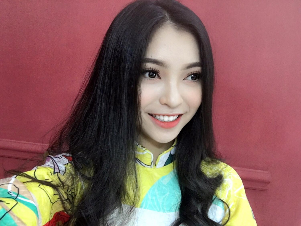 Hiện tại, ngoài công việc học tập Nhật Lê cũng bắt đầu tập tành kinh doanh với nhãn hiệu mỹ phẩm nhập khẩu khá uy tín.