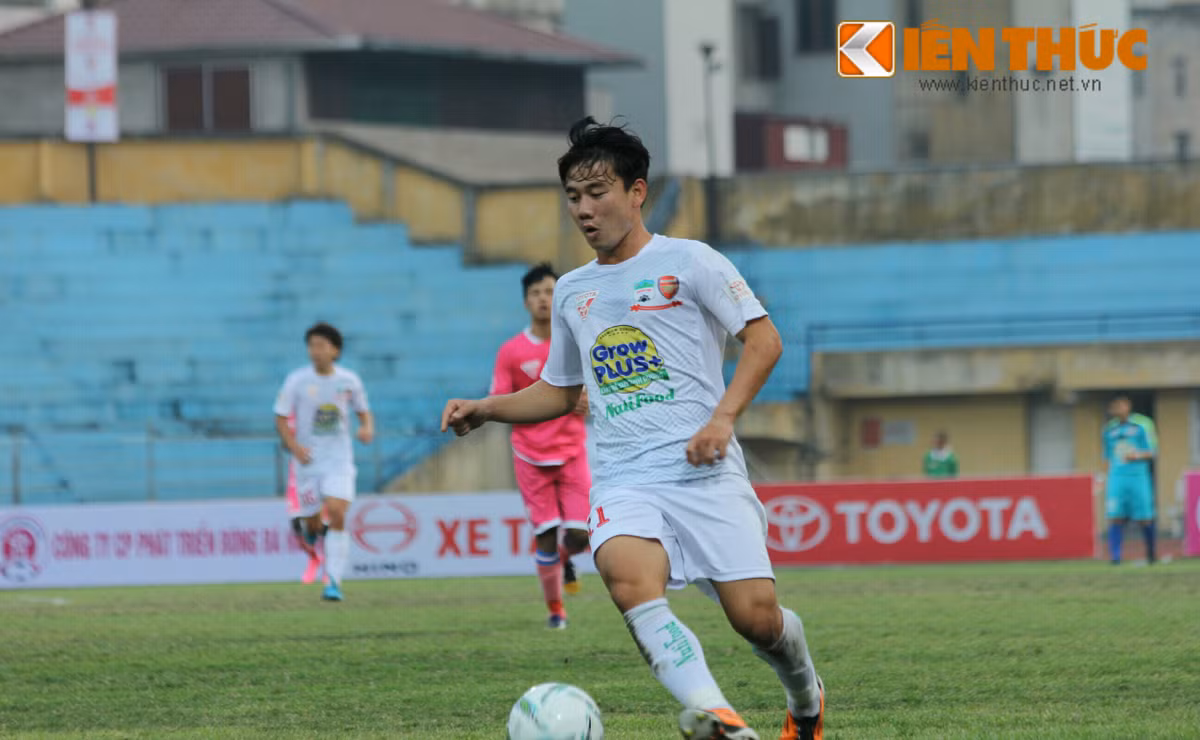 Hiệp một kết thúc với tỷ số hòa 0-0. Đây là kết quả phản ánh đúng cục diện trên sân khi cả hai đội đều dứt điểm vô cùng tệ.