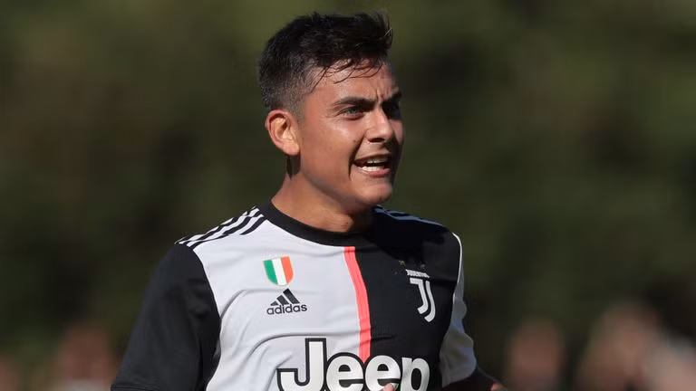 Chuyển nhượng cầu thủ từ Calcio, tiền đạo Paulo Dybala từng được liên hệ tới MU, Tottenham và mới nhất là Inter Milan trong kỳ chuyển nhượng Hè 2019. Nhưng trong phát biểu mới nhất, Giám đốc thể thao của Juventus, ông Fabio Paratici, đã đảm bảo tương lai cho tiền đạo người Argentina tại Turin. "Chúng ta hoàn toàn có thể loại trừ khả năng Dybala sẽ ra đi trong mùa Hè này".