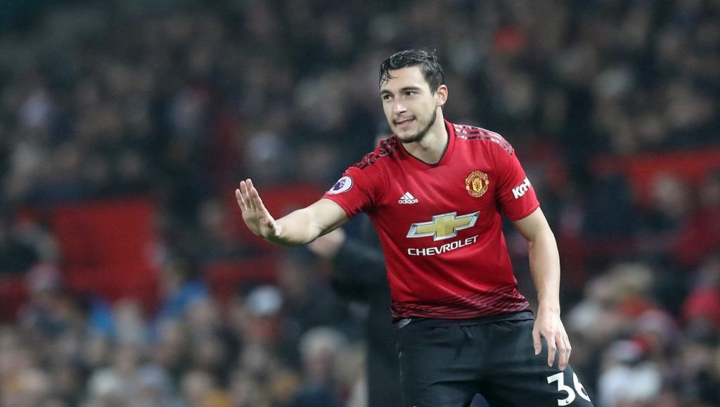 Trang chủ, MU thông báo: "Manchester United có thể xác nhận rằng hậu vệ Matteo Darmian đã ký hợp đồng với đội bóng Italia - Parma. Tương lai của Darmian ở Man United trở nên mập mờ bởi HLV Solskjaer đã quyết định chiêu mộ Aaron Wan-Bissaka của Crystal Palace.