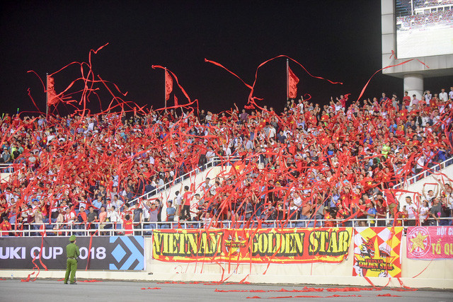 Đứng đầu bảng xếp hạng các sân đấu "đắt khách" lần này đó chính là SVĐ QG Mỹ Đình của ĐT Việt Nam. Một lần nữa, khán giả Việt Nam đang cho thấy niềm tin cũng như tình yêu dành cho đội tuyển bóng đá nam quốc gia mãnh liệt như thế nào ở AFF Cup lần này. Con số 41 nghìn khán giả cũng chính là kỷ lục cho đến thời điểm hiện tại.