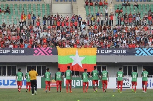 Không khí AFF Suzuki Cup ở lần trở lại này, SVĐ Mandalarthiri tiếp tục cho thấy sự cuồng nhiệt khi hơn 26 nghìn khán giả đã có mặt để chứng kiến trận thắng 4-1 của chủ nhà Myanmar trước Campuchia.