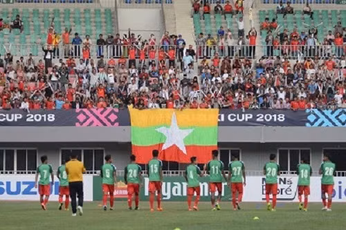 Không khí AFF Suzuki Cup ở lần trở lại này, SVĐ Mandalarthiri tiếp tục cho thấy sự cuồng nhiệt khi hơn 26 nghìn khán giả đã có mặt để chứng kiến trận thắng 4-1 của chủ nhà Myanmar trước Campuchia.